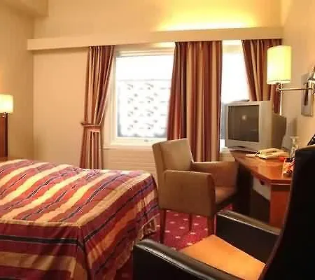 Hotel First 4*
